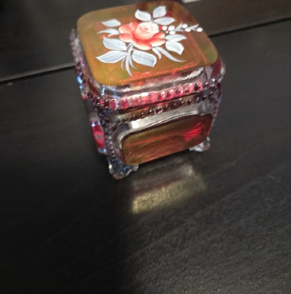 Westmoreland Glass Trinket Box Filled With Jewelry (Handpainted) [1976] - Picture 8 of 9